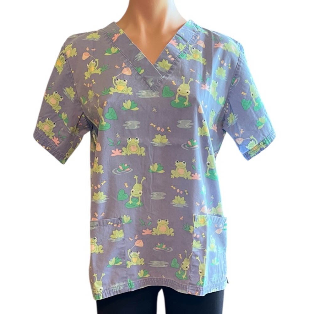 UA Scrubs Blue with Green Frogs Short Sleeve Scrubs Top GUC